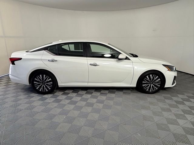 Used 2023 White Nissan 2.5 SV image 8