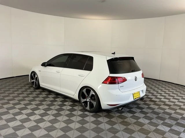 Used 2016  Volkswagen Autobahn image 7