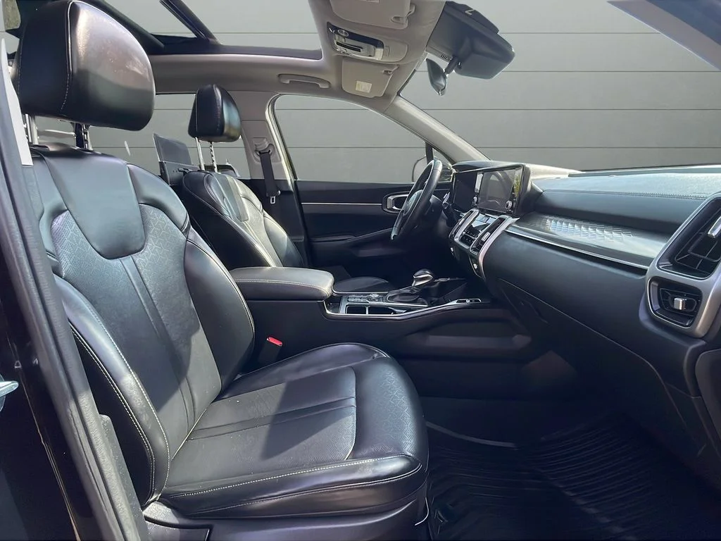 Used 2022 Black Kia S image 15