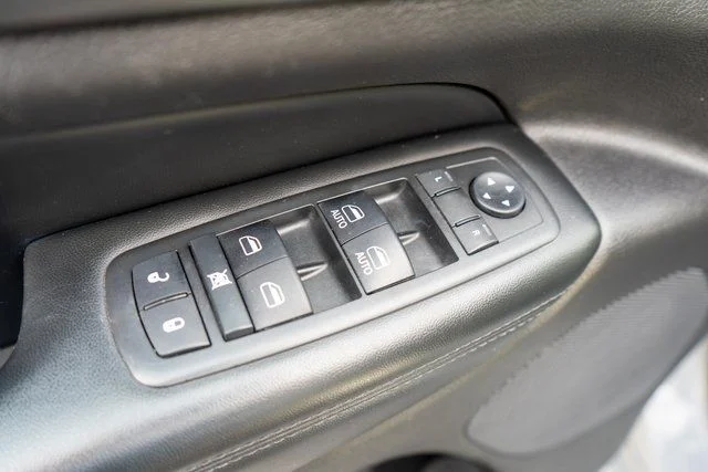 Used 2019 Gray Jeep Altitude image 19