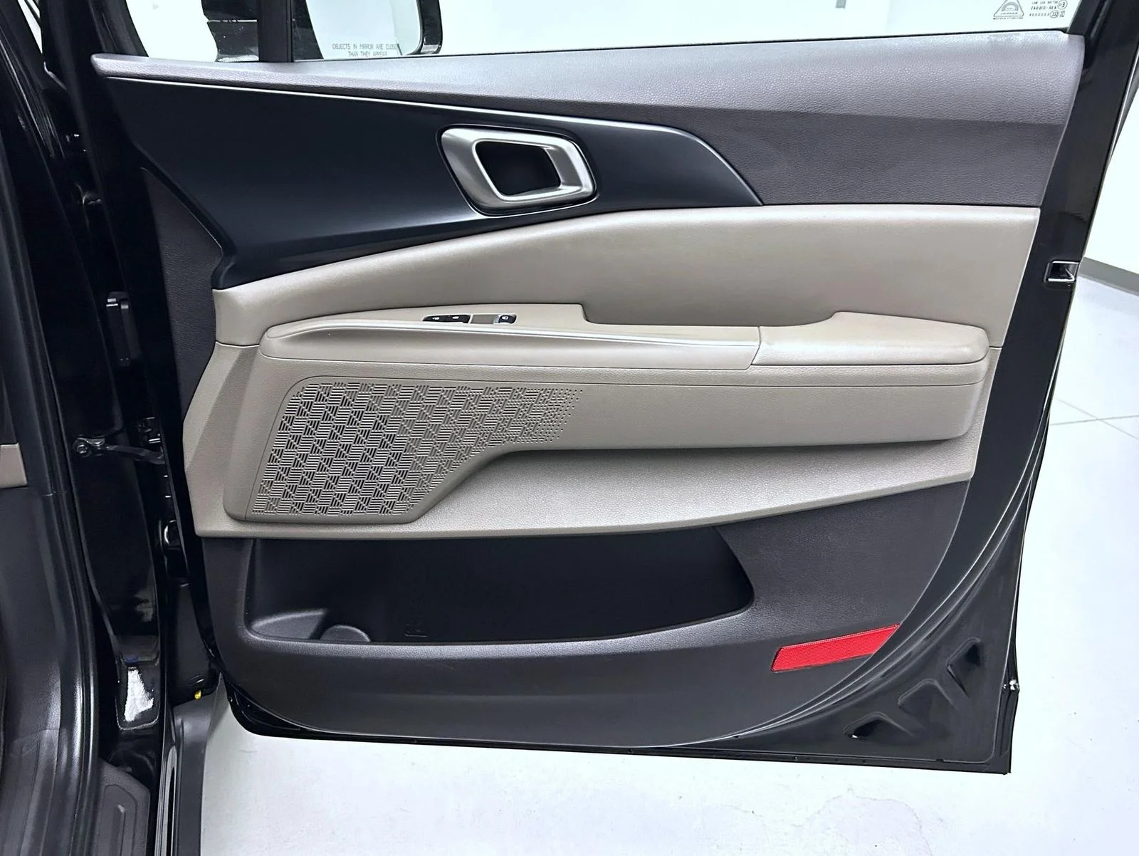 Used 2025 Black Kia LXS image 16