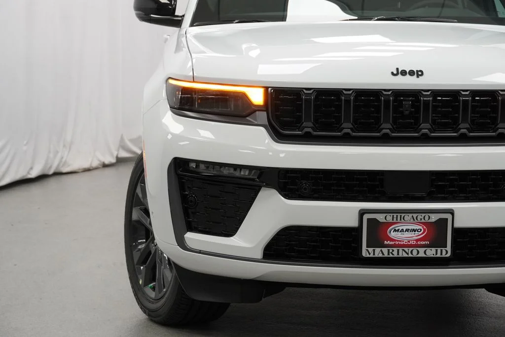 New 2026 Bright White Clear-Coat Exterior Paint Jeep Limited Reserve image 6