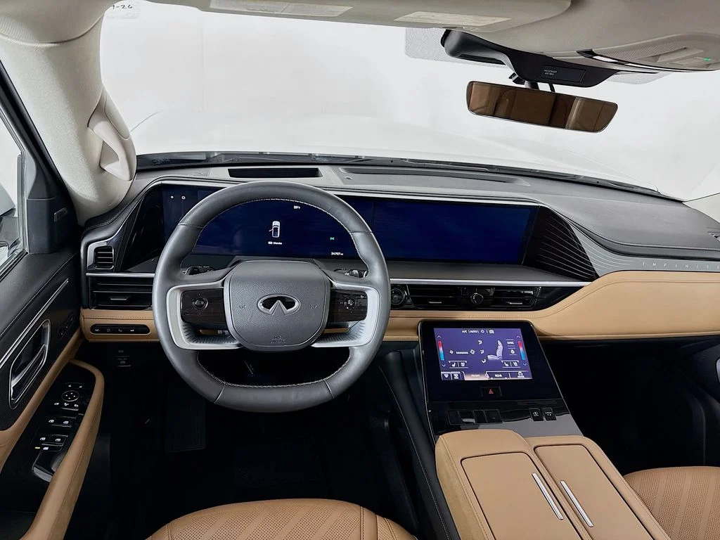 Used 2025 White INFINITI LUXE image 24