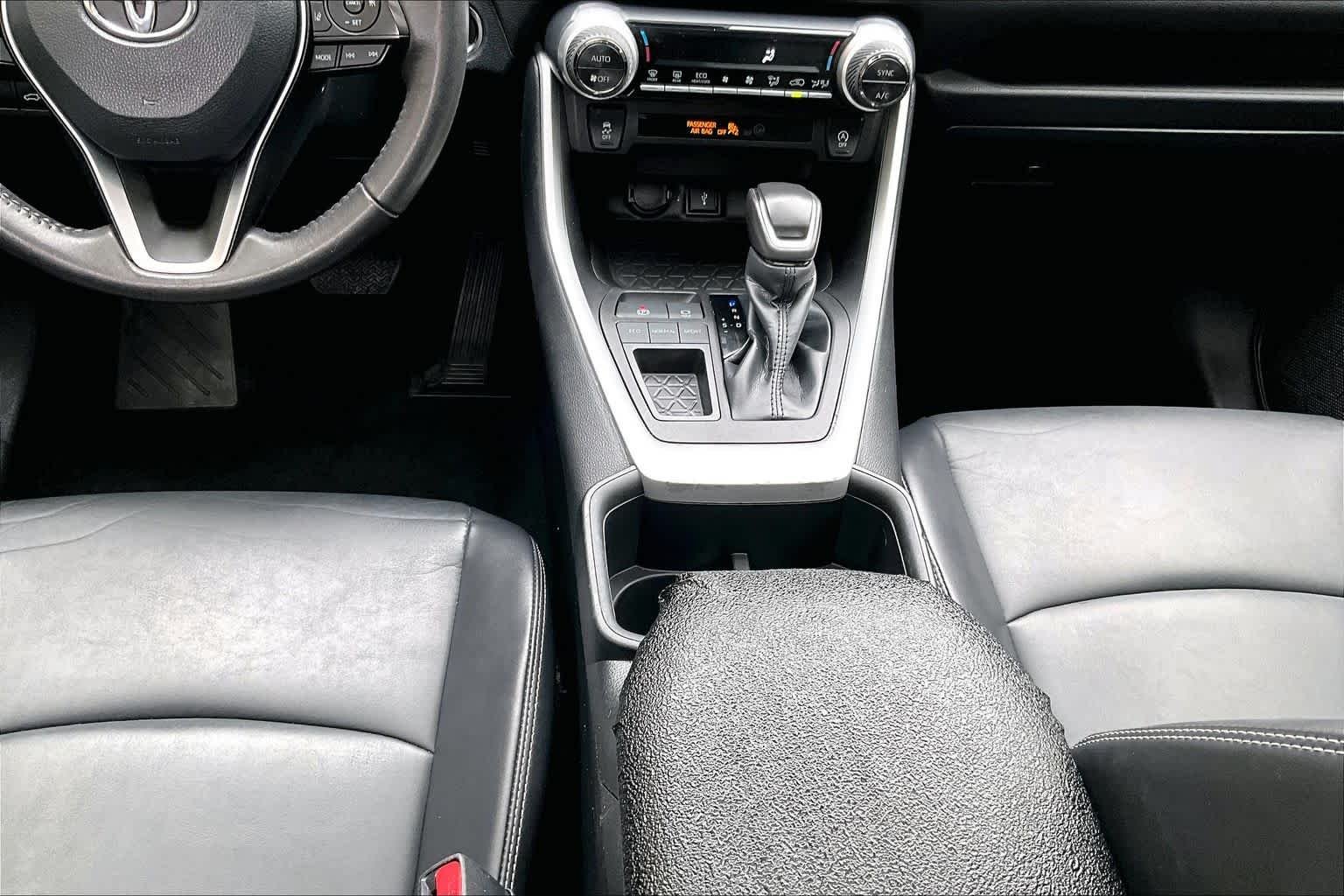 Used 2022 Blizzard Pearl Toyota XLE Premium image 17