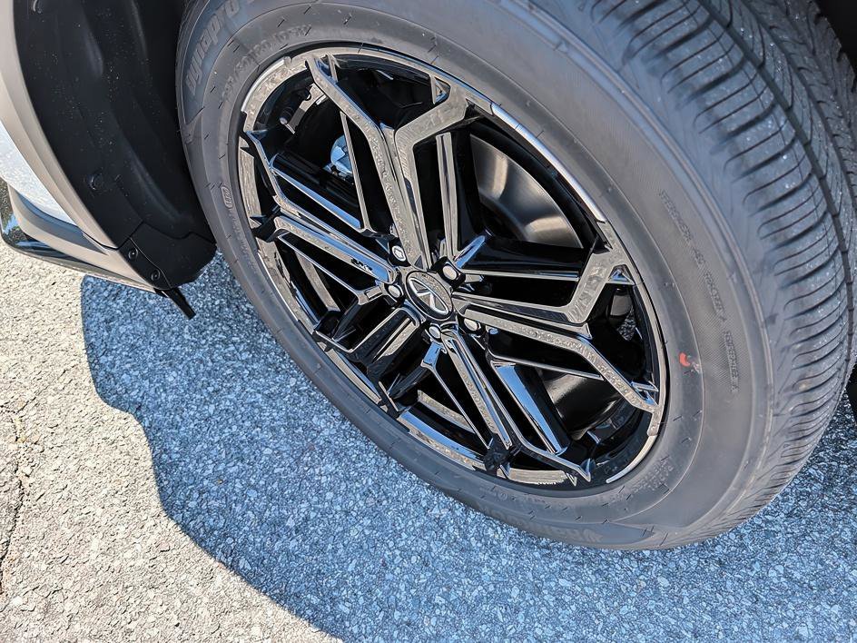 New 2027 2T RAD WHT INFINITI SPORT image 8