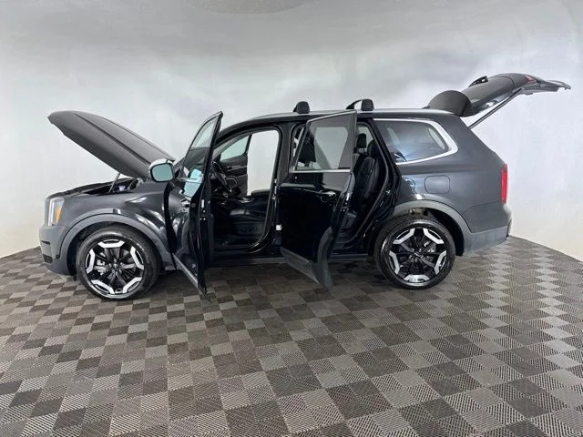 Used 2025 Black Kia S image 11