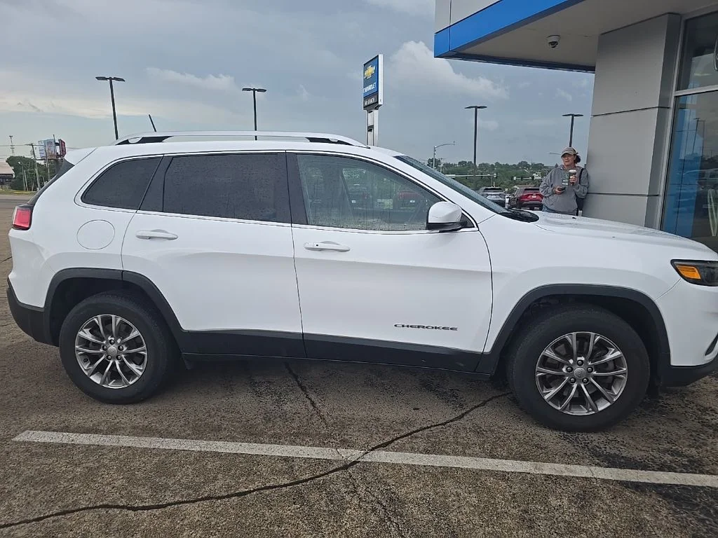 Certified Used 2020 White Jeep Latitude Plus image 4