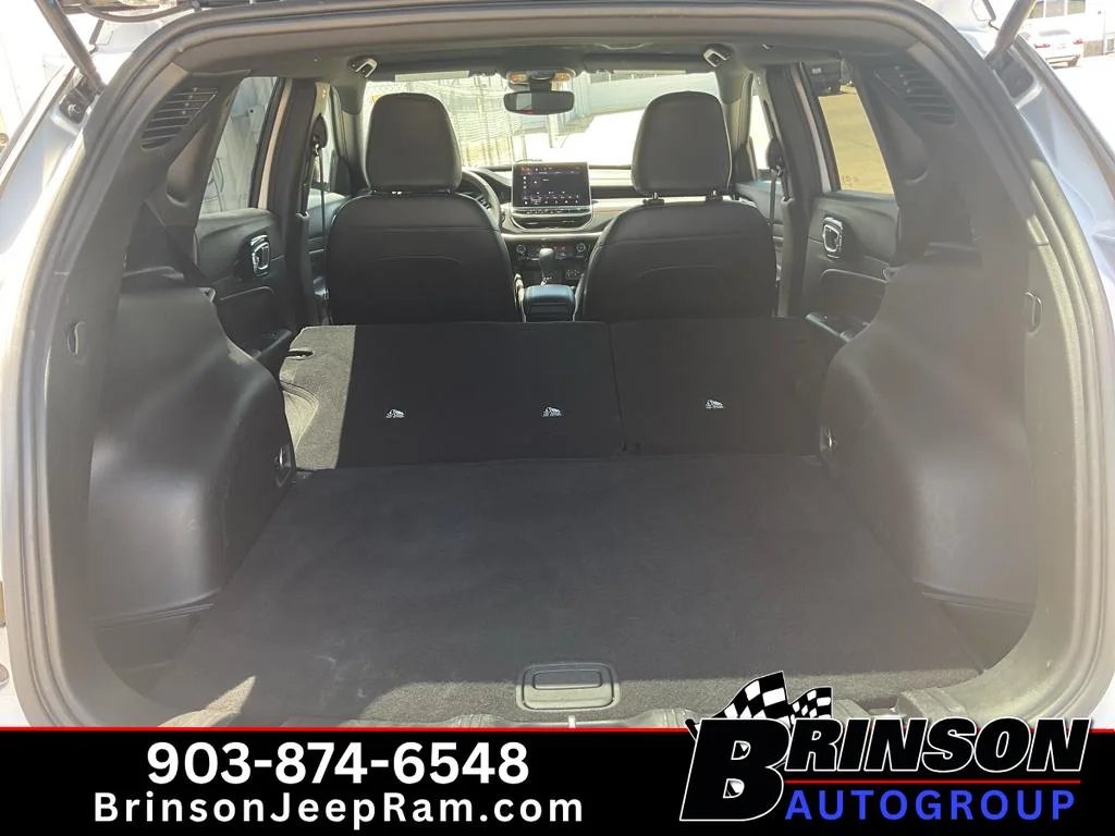 Used 2025 Silver Zynith Metallic Clearcoat Jeep Trailhawk image 10