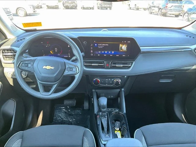 Used 2025 White Chevrolet LT image 9