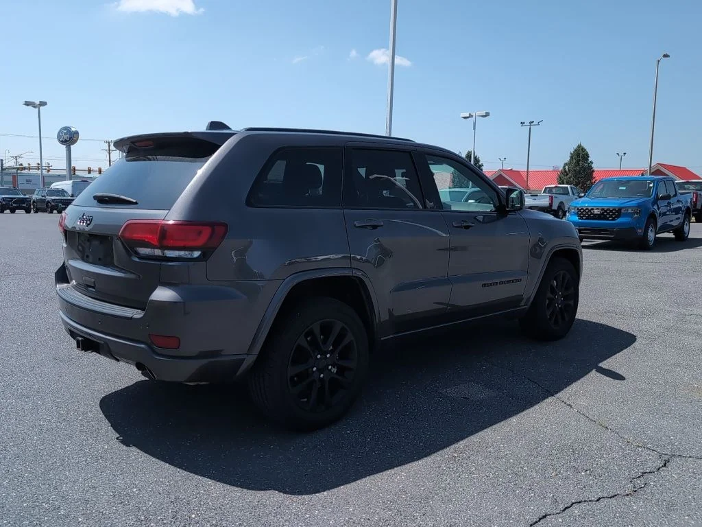 Certified Used 2021 Gray Jeep Laredo X image 5