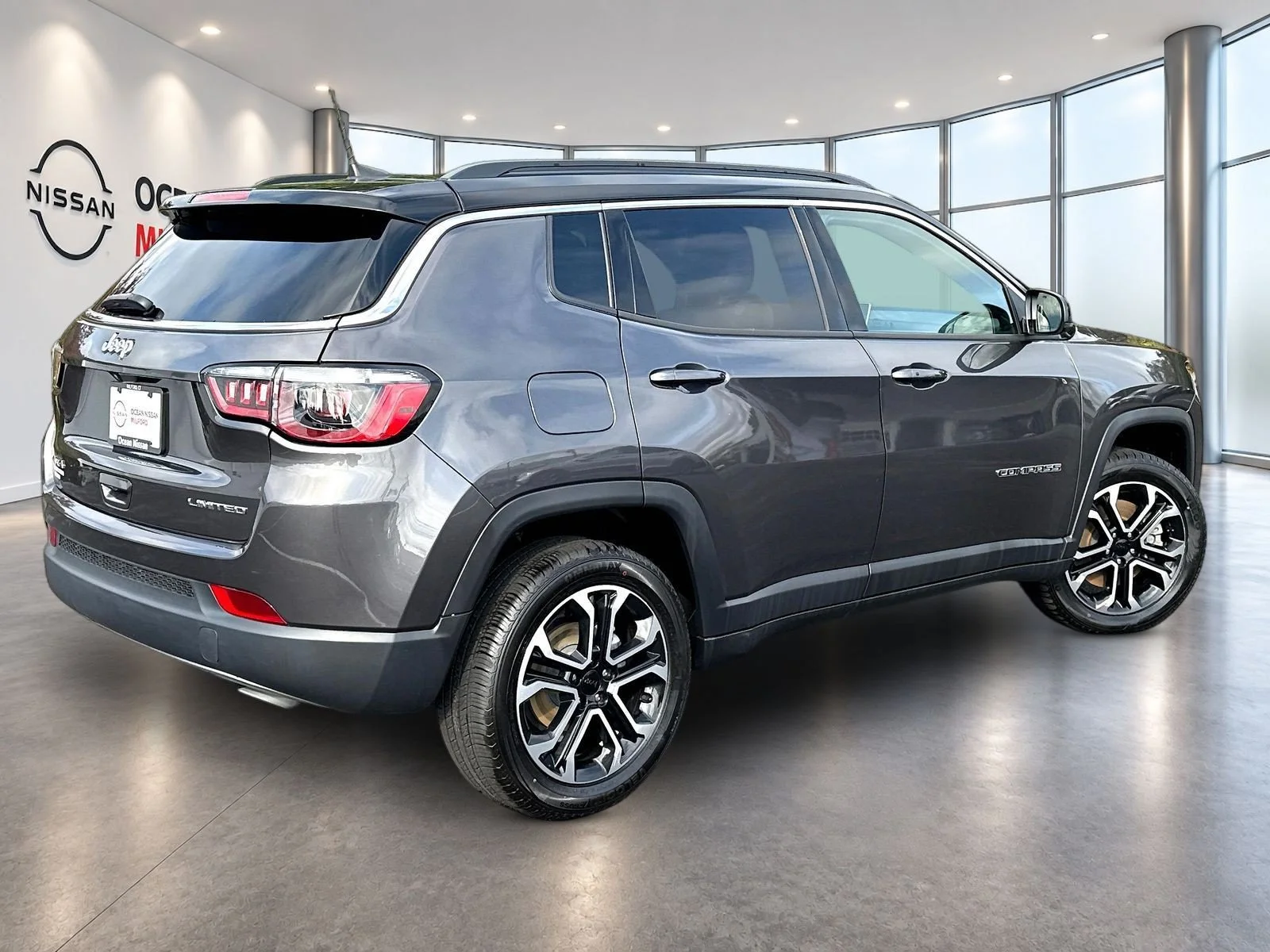 Used 2023 Crystal Metallic Jeep Limited image 5