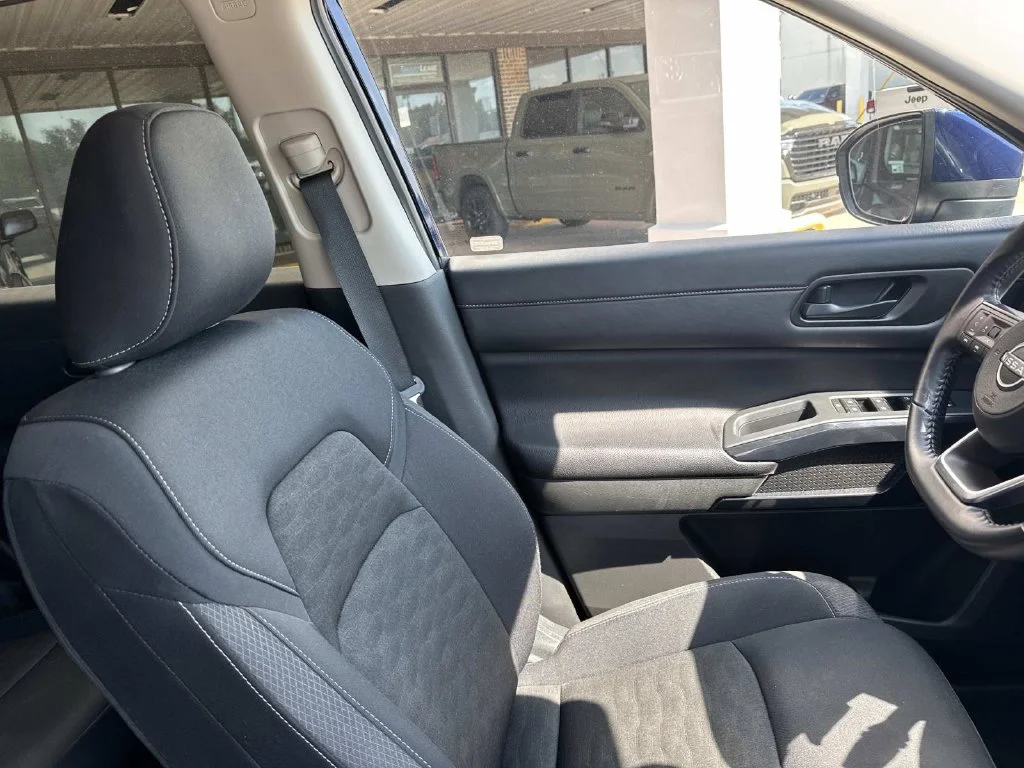 Used 2025 Blue Nissan SV image 21