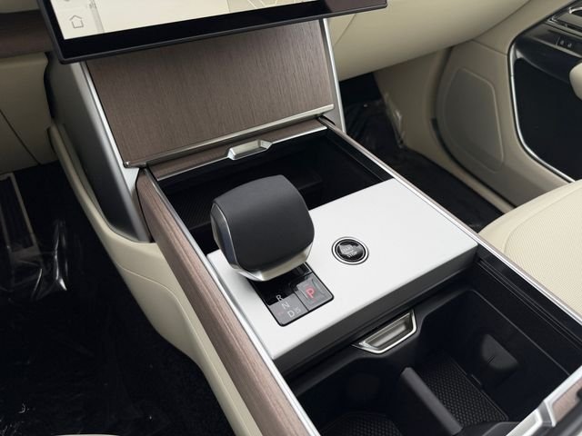 New 2026 Ostuni Pearl White Land Rover SE image 24