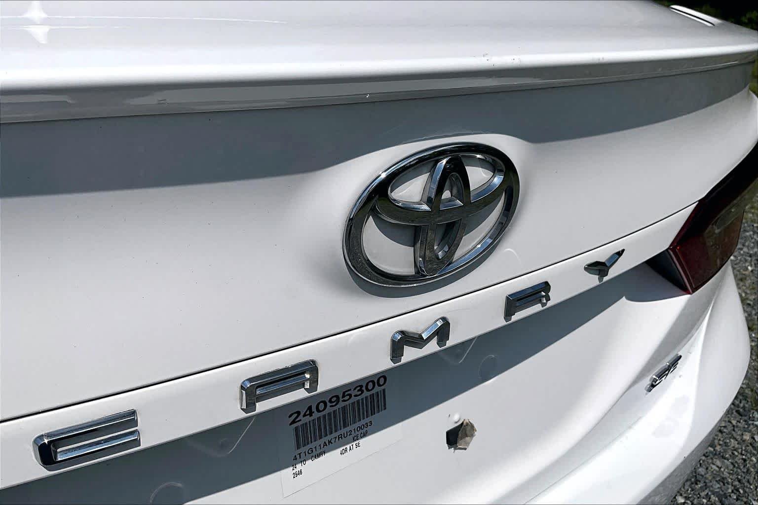 Used 2024 Ice Cap Toyota SE image 31
