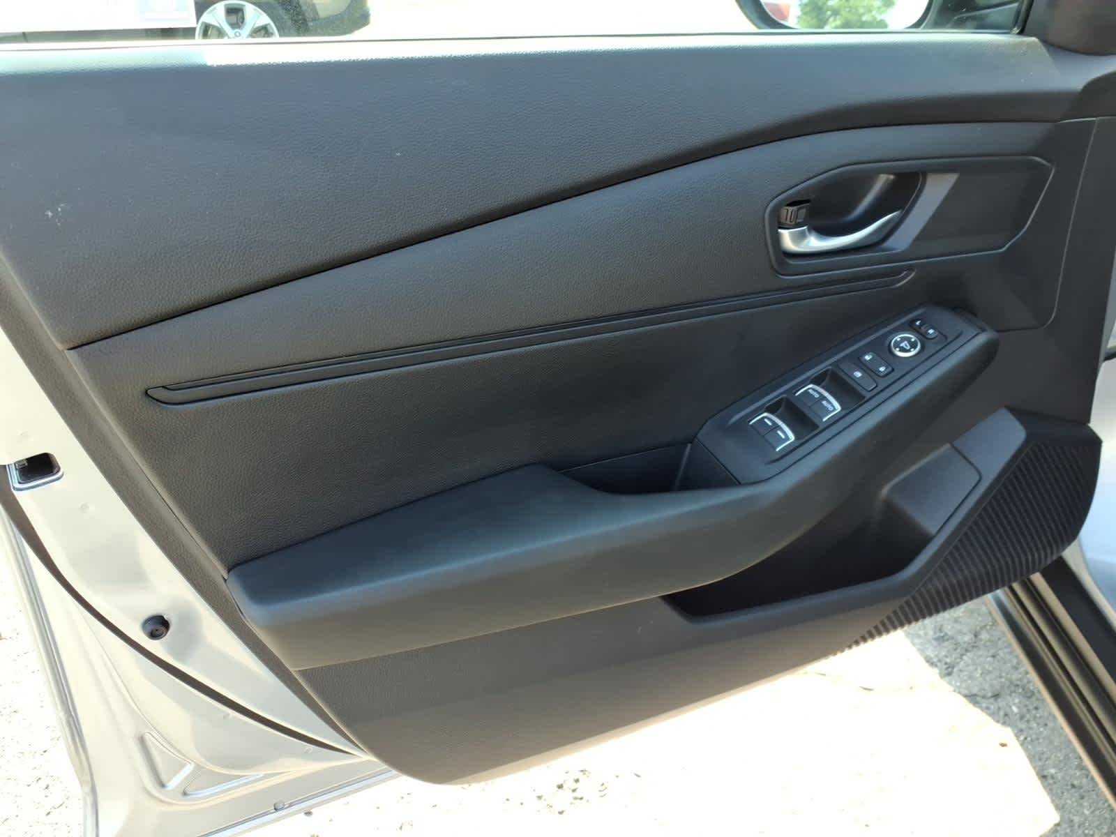 Certified Used 2023 Lunar Silver Metallic Honda LX image 9