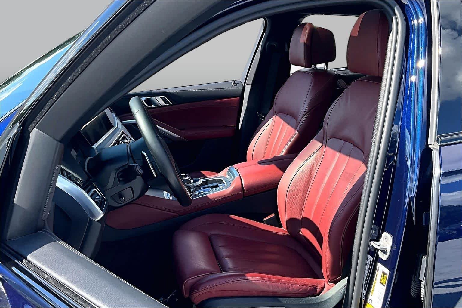 Used 2022 Tanzanite Blue II Metallic BMW M50i image 8
