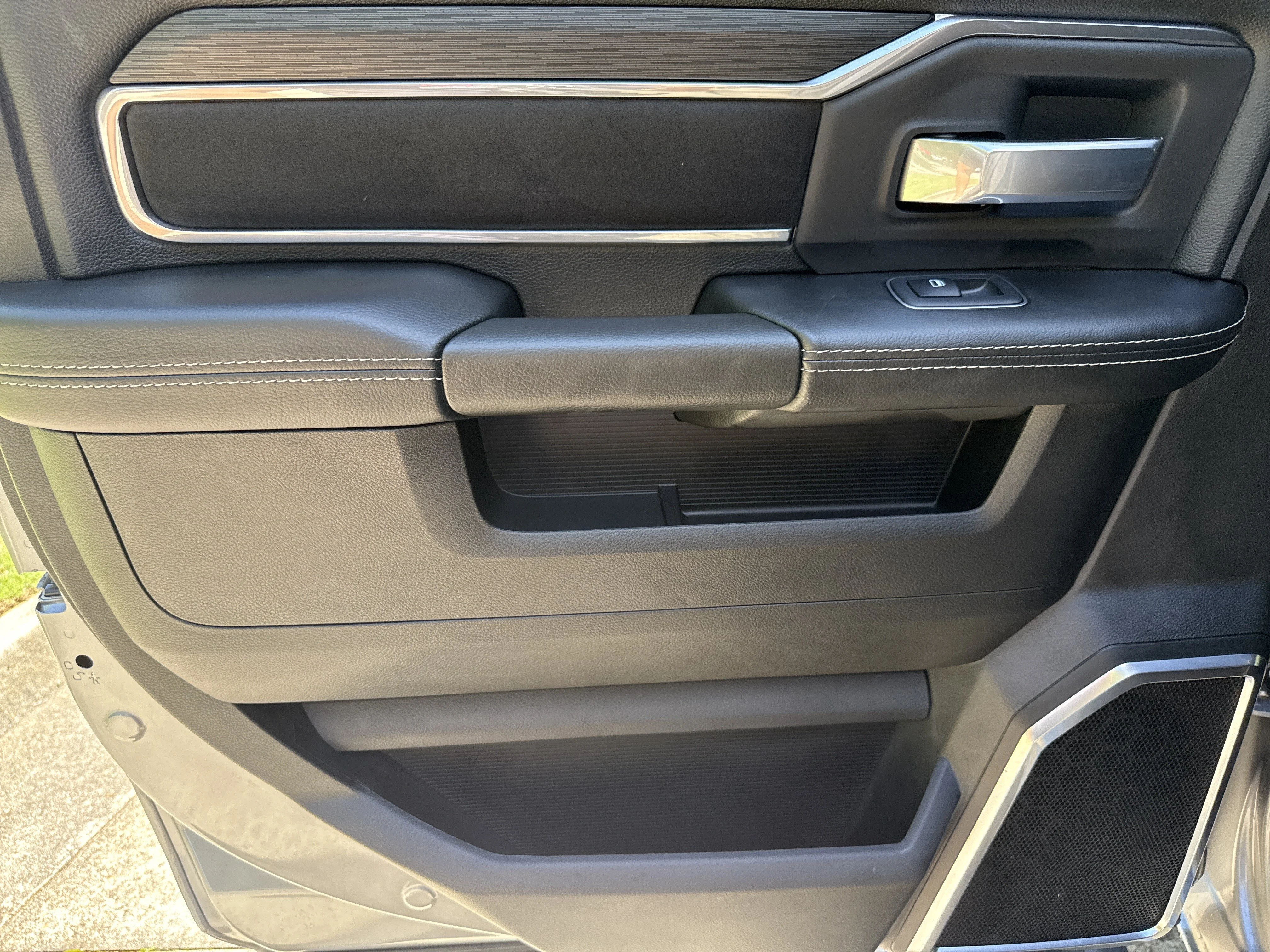 Used 2024 Billet Silver Metallic Clearcoat Ram Laramie image 20