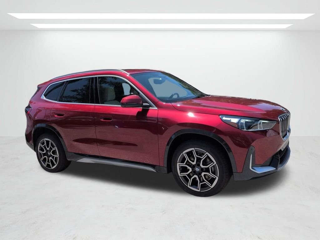 New 2026 Vegas Red Metallic BMW xDrive28i image 2