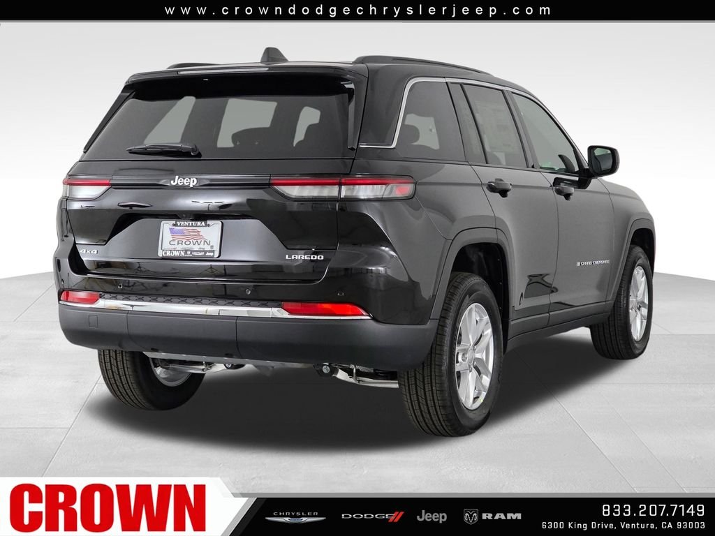 New 2026 Diamond Black Crystal Pearlcoat Jeep  image 5