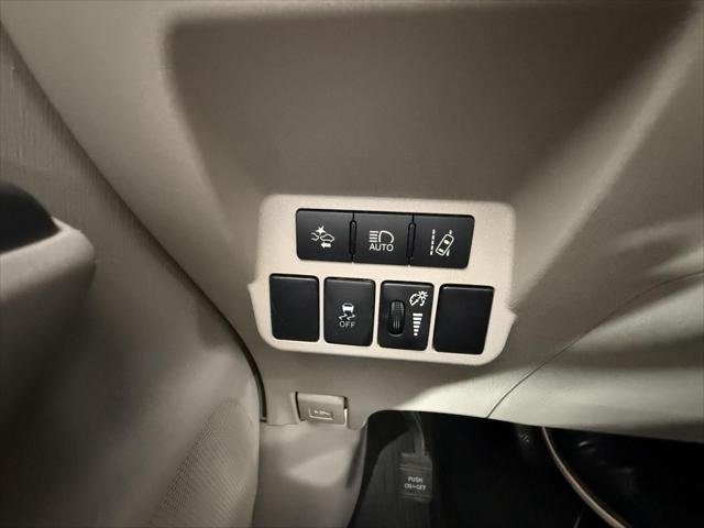 Certified Used 2016 TOASTED WALNUT PEARL Toyota  image 23