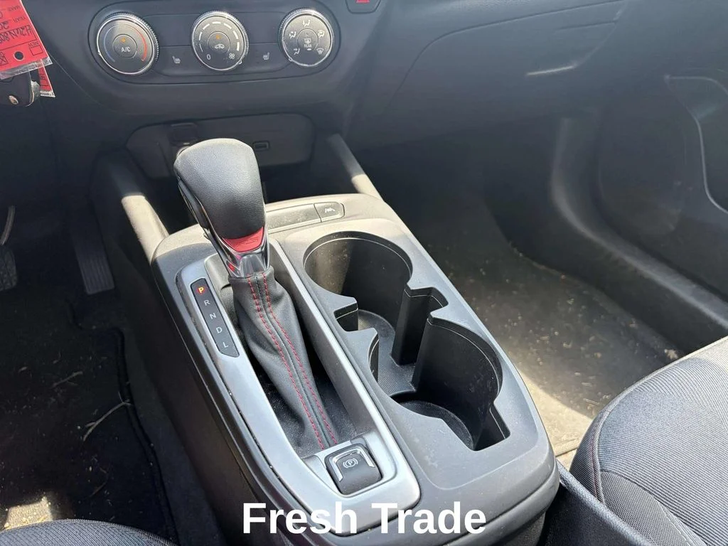 Used 2025 Summit White Chevrolet 1RS image 15