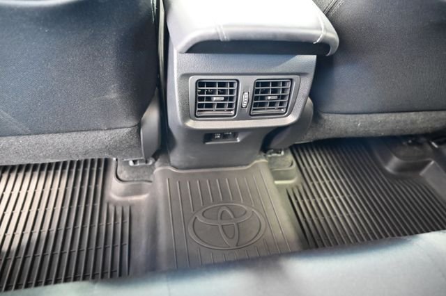 2022 Toyota Venza LE - Photo 27