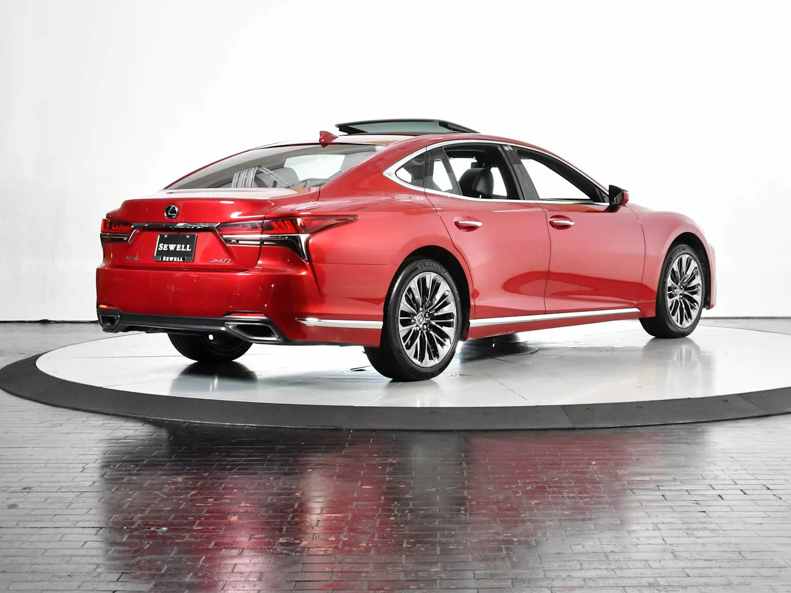 Used 2018 Matador Red Mica Lexus  image 7