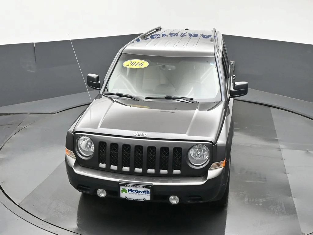 Used 2016 Gray Jeep Latitude image 26