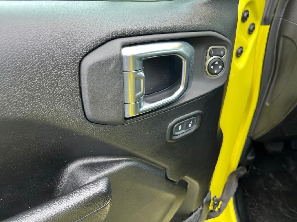 Used 2023 High Velocity Clearcoat Jeep Rubicon image 31