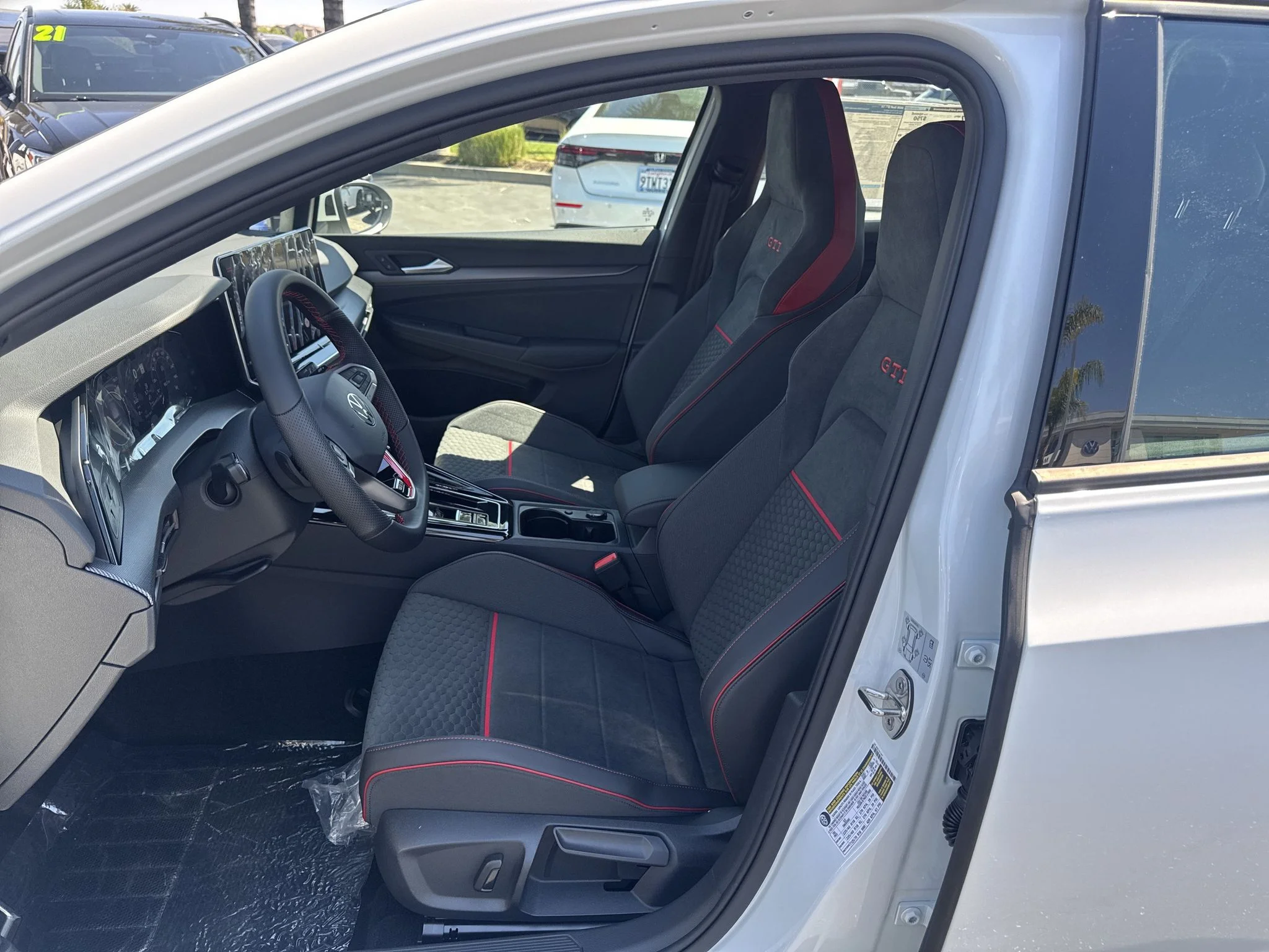 New 2026 Opal White Pearl Volkswagen SE image 13