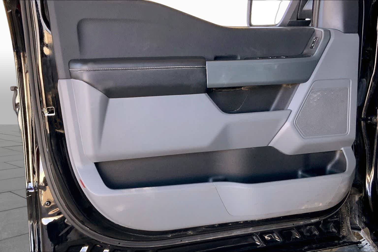 Used 2022 Agate Black Metallic Ford XLT image 27