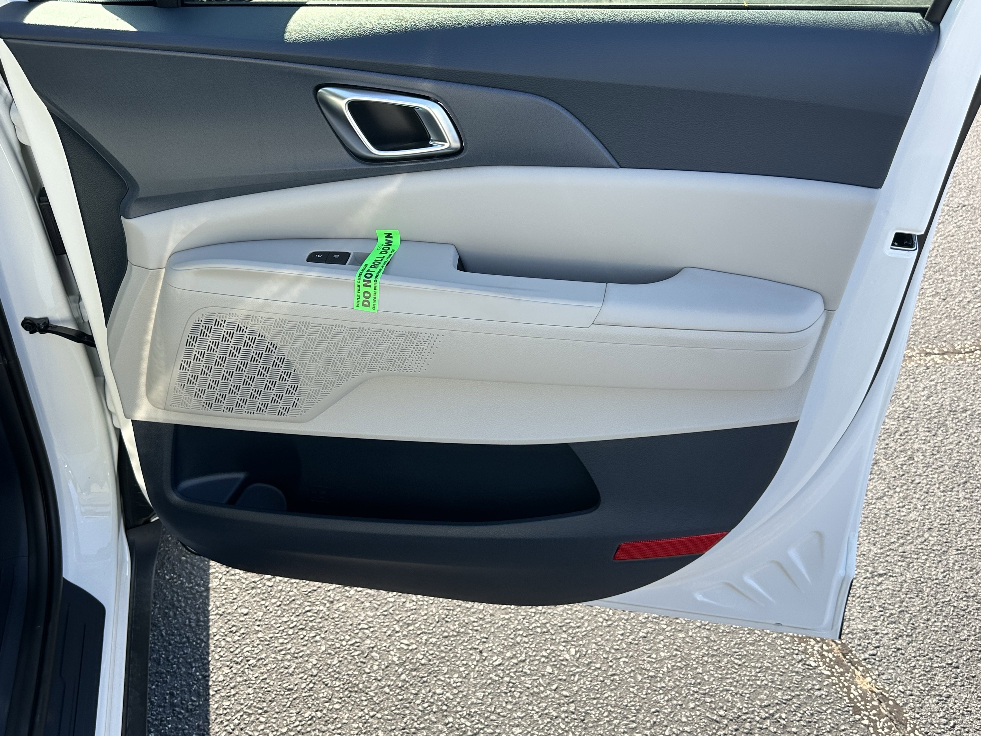 New 2026 Snow White Pearl Kia EX image 15