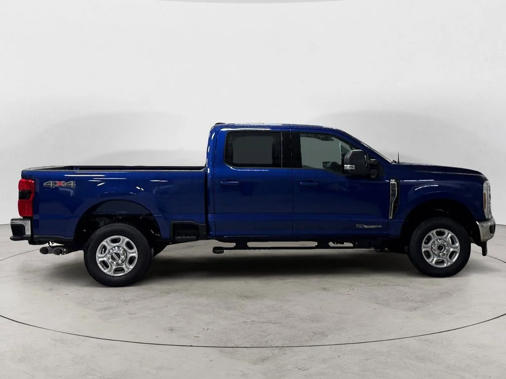 New 2026 Blue Ford XLT image 6