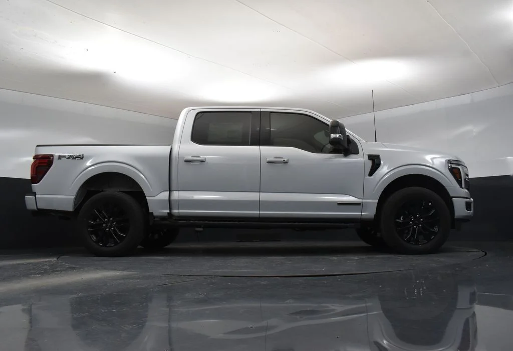 New 2025 White Ford Lariat image 30