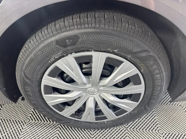 Used 2023  Toyota Hybrid LE image 39