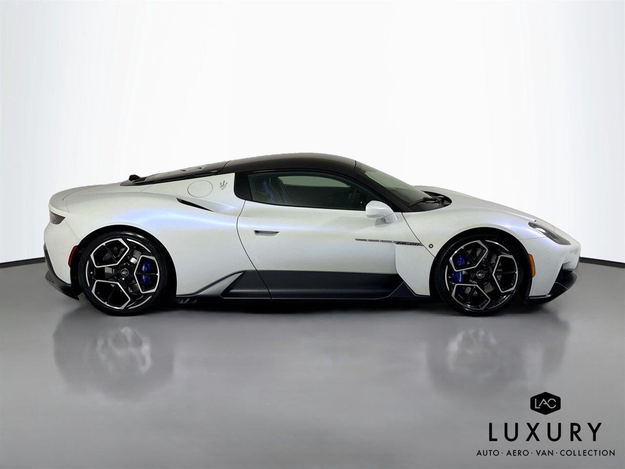 Used 2023 Bianco Solid Maserati  image 4