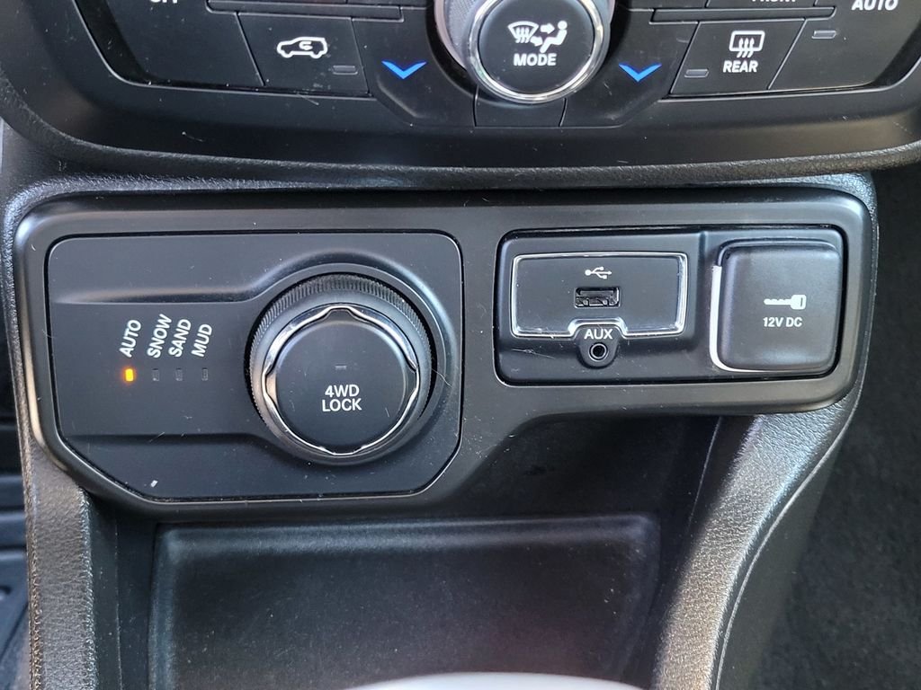 Used 2023 Blue Jeep Latitude image 22