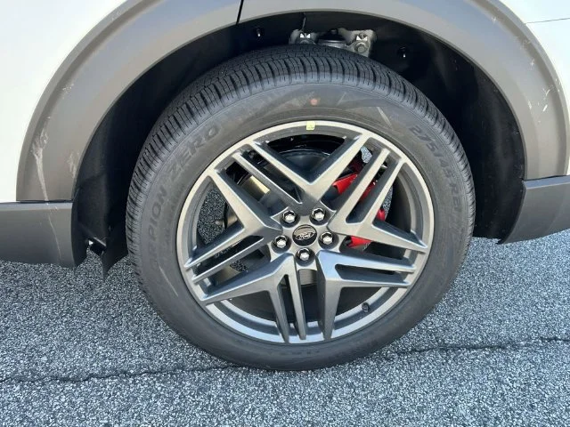 New 2026 Star White Metallic Tri-Coat Ford ST image 8