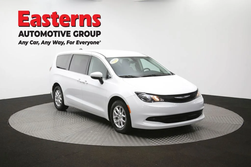 Used 2022 White Chrysler LX image 48