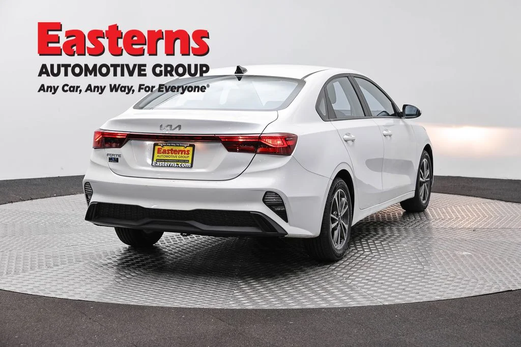 Used 2023 White Kia LXS image 5