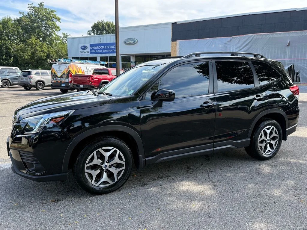Used 2024 Crystal Black Silica Subaru Premium image 4