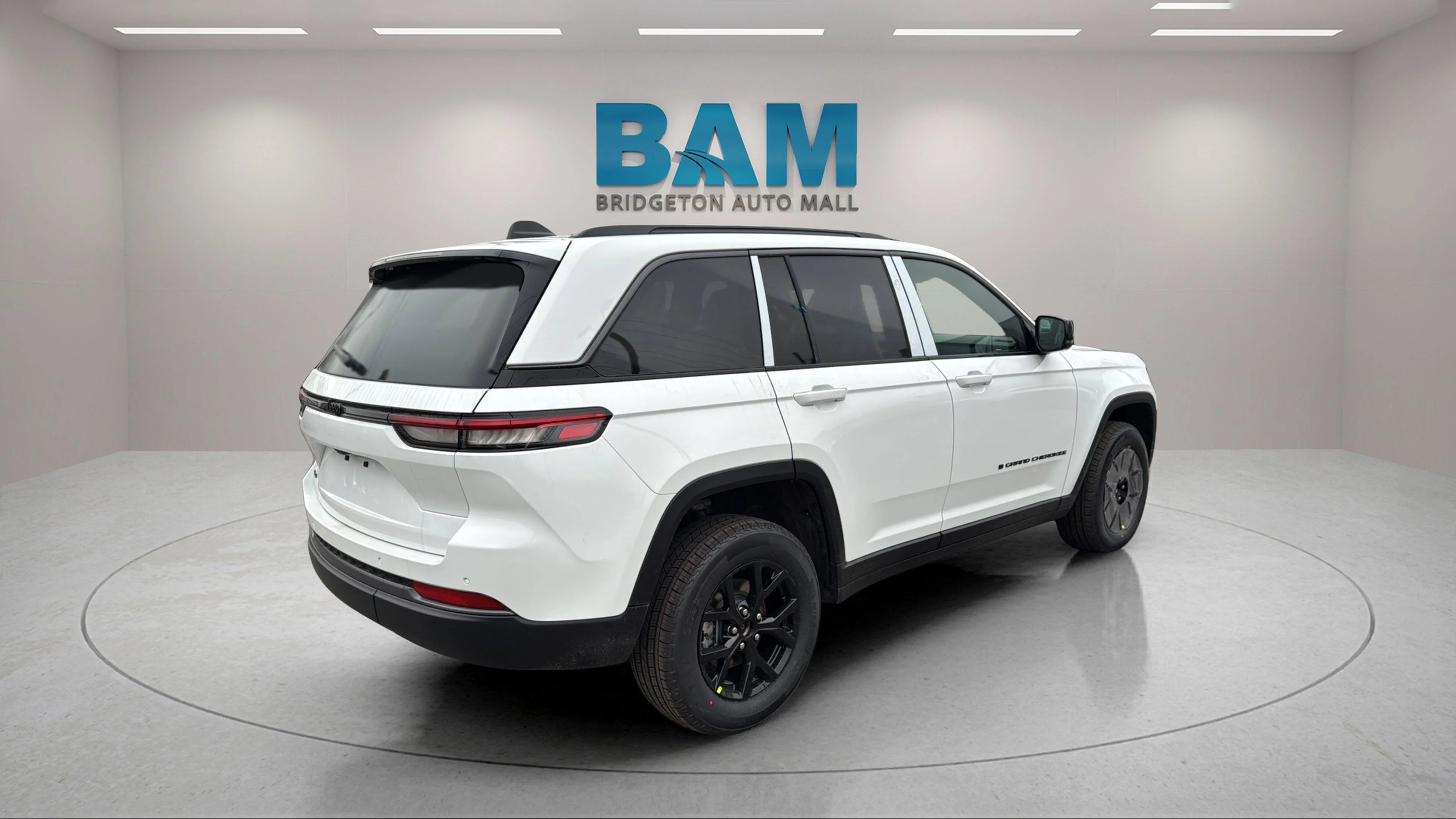 New 2026 Bright White Clear-Coat Exterior Paint Jeep Laredo Altitude image 7
