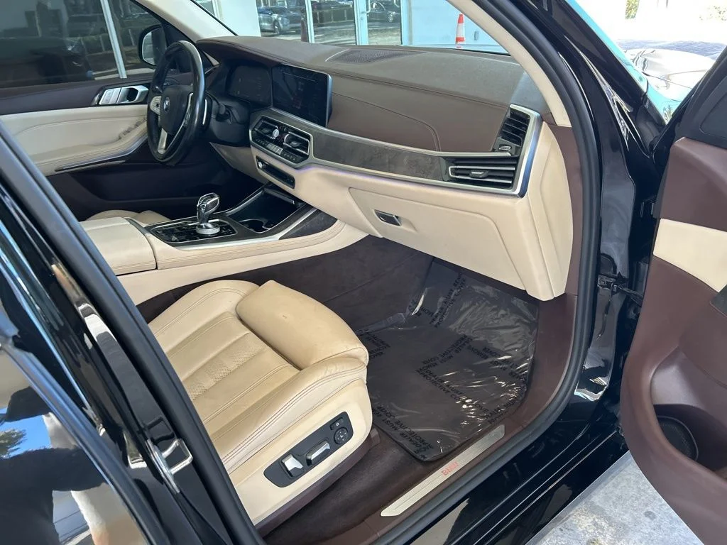 Used 2019 Black BMW xDrive40i image 25