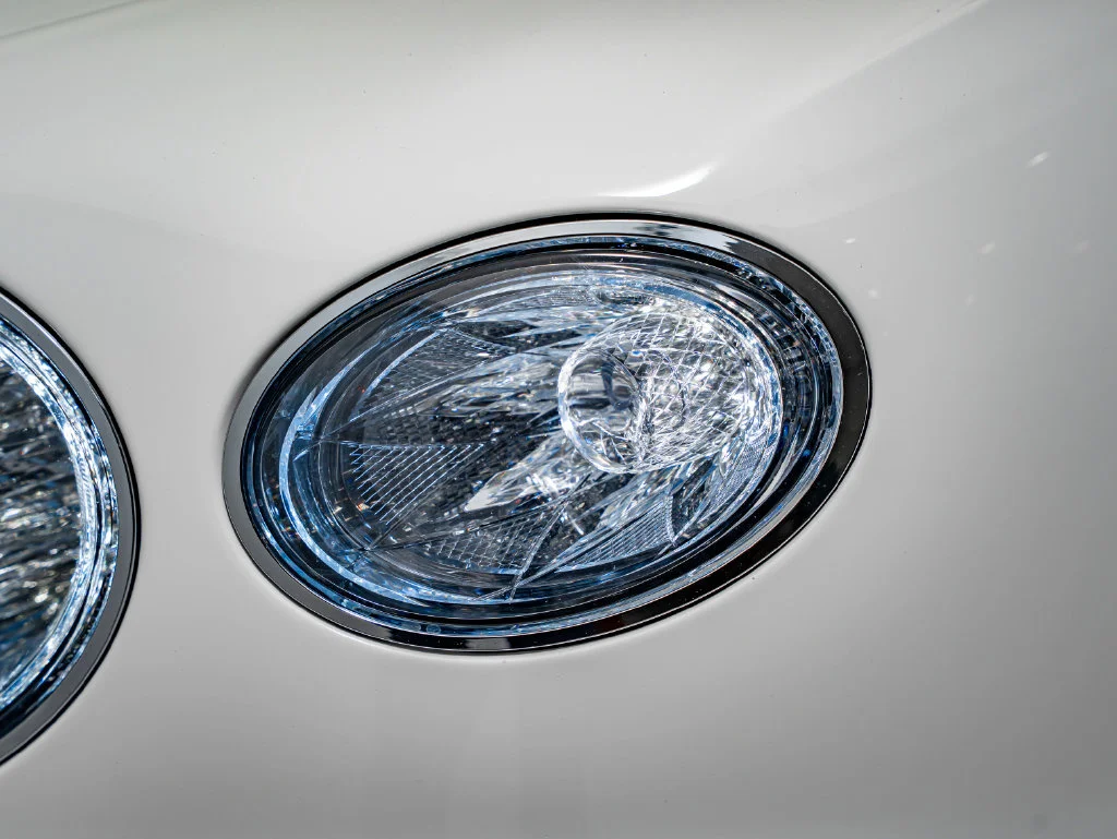 Used 2022 White Bentley V8 image 14