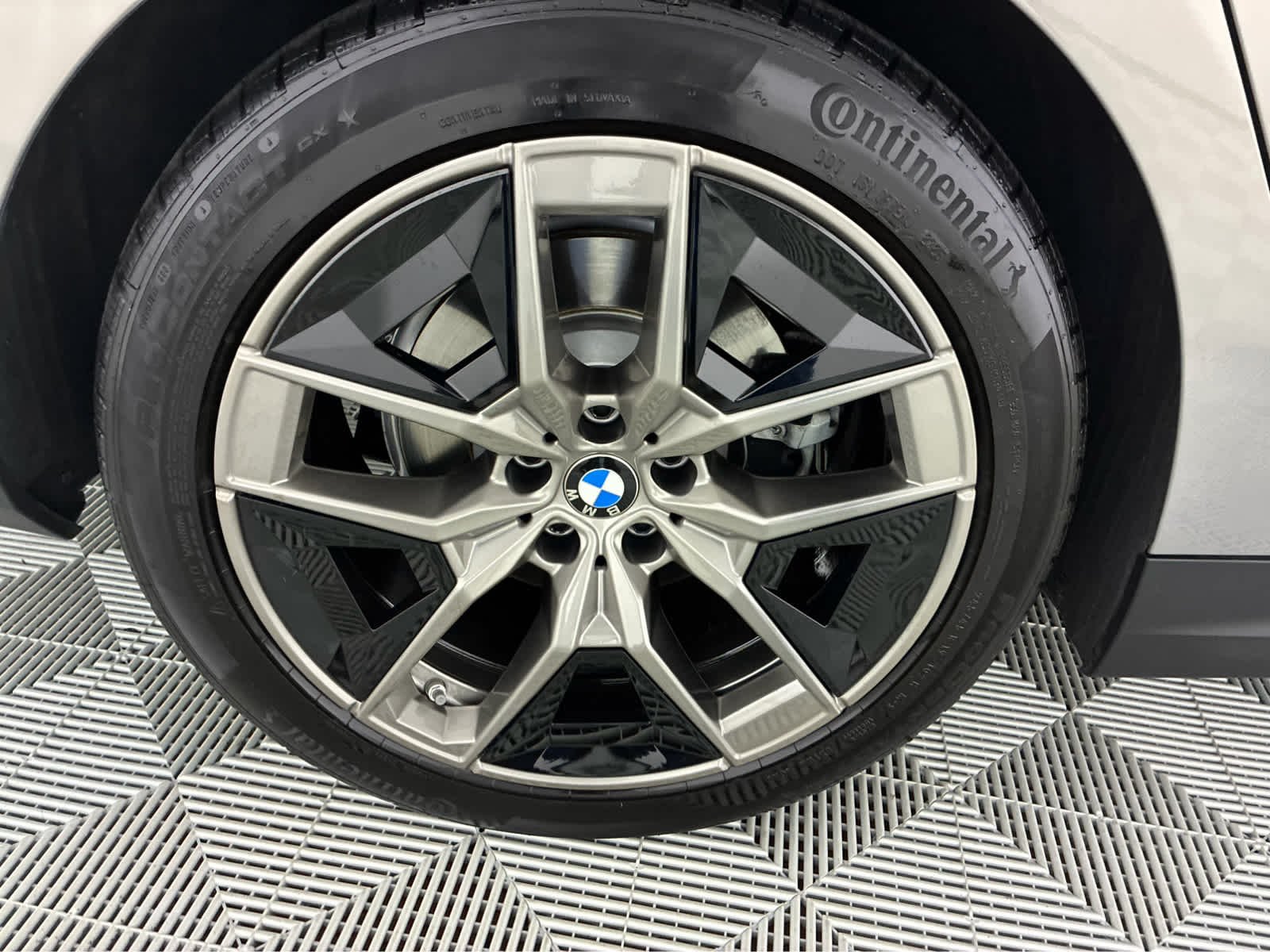 Used 2026 Oxide Grey Metallic BMW 530i xDrive image 11