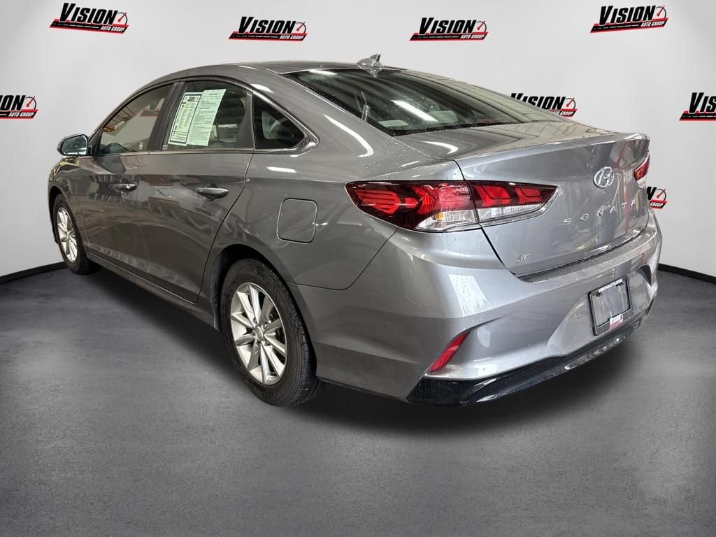 Used 2018 Gray Hyundai SE image 7