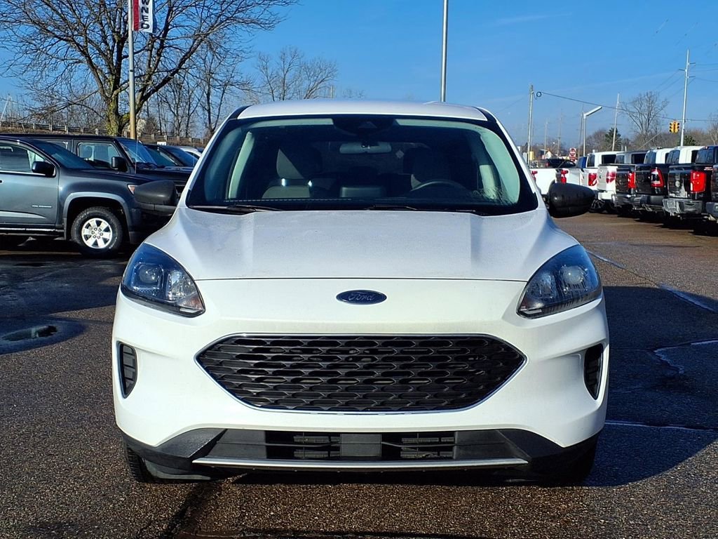 Used 2022 Ford Escape SE with VIN 1FMCU0G66NUB01020 for sale in Howell, MI