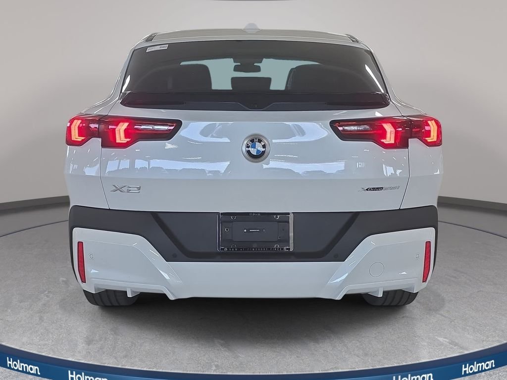 New 2026 Mineral White Metallic BMW xDrive28i image 5