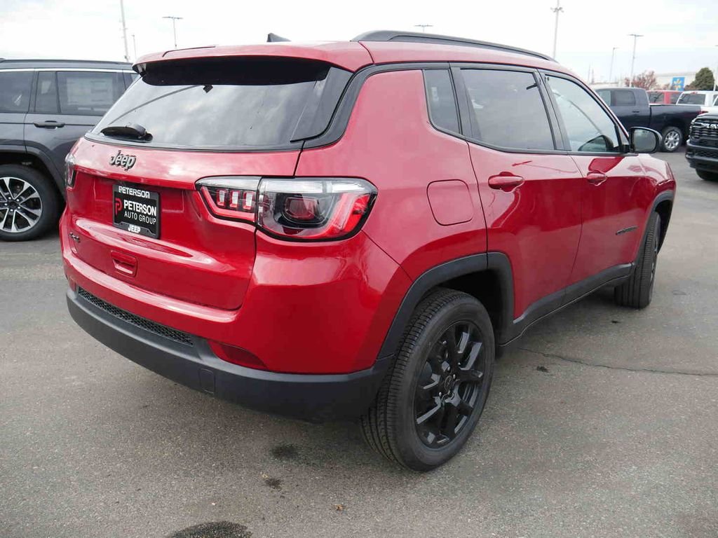 New 2026 Red Hot Pearl-Coat Exterior Paint Jeep Latitude image 18