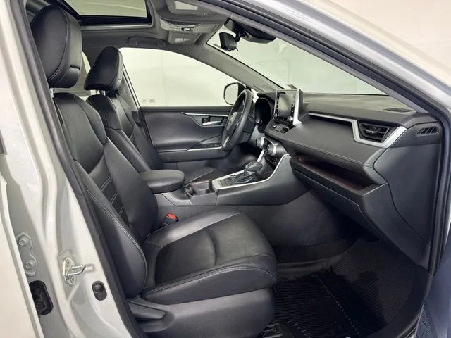 Certified Used 2020 Blizzard Pearl Toyota Limited image 4